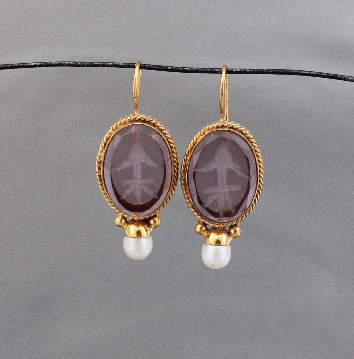 Intaglio Bridal Drop Earrings, Gold and Pearl, photo 7