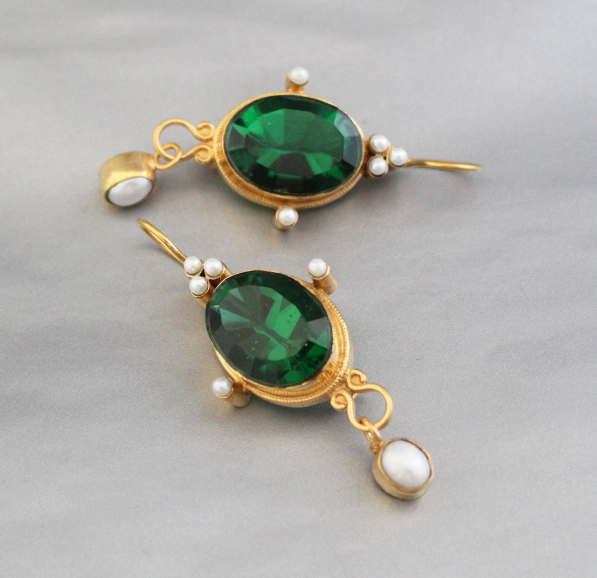 Green Glass Intaglio Earrings, Edwardian Style, 18K Gold, photo 5