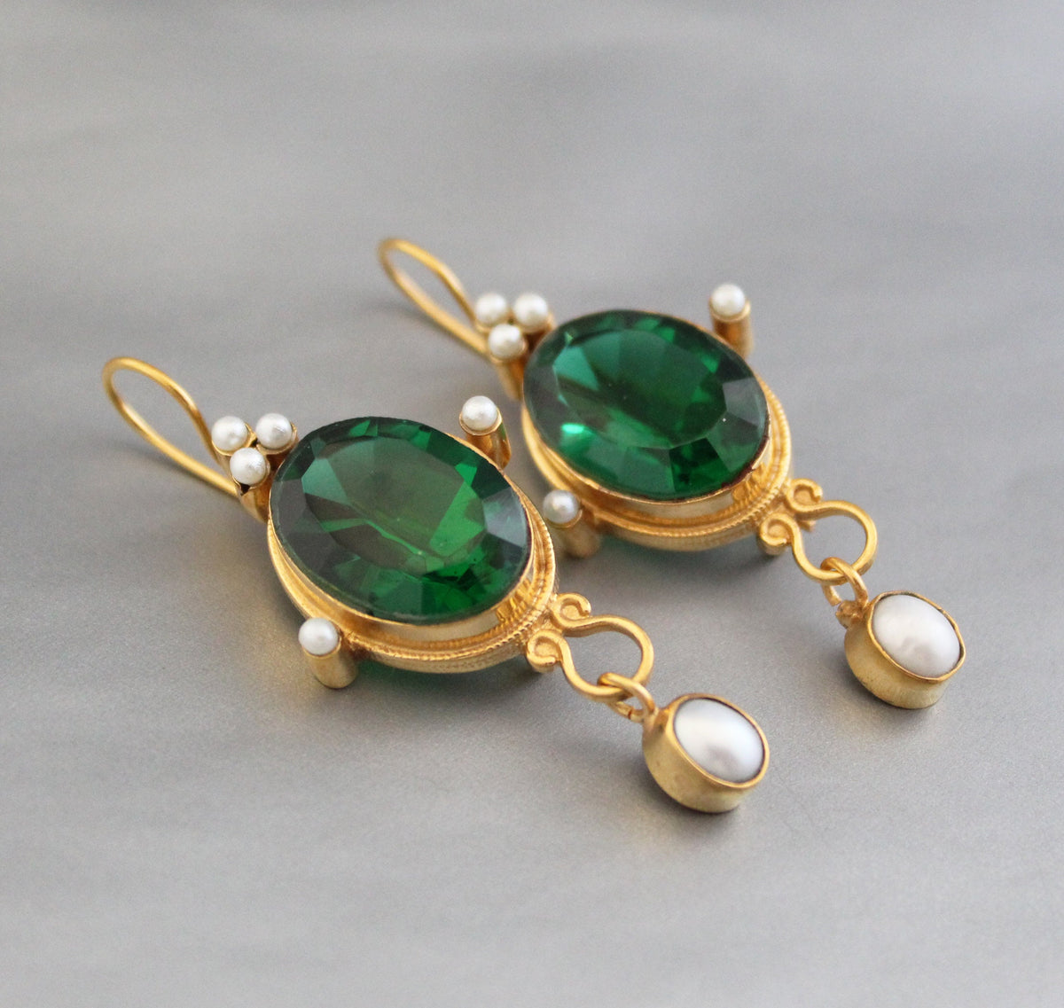 Green Glass Intaglio Earrings, Edwardian Style, 18K Gold, photo 4