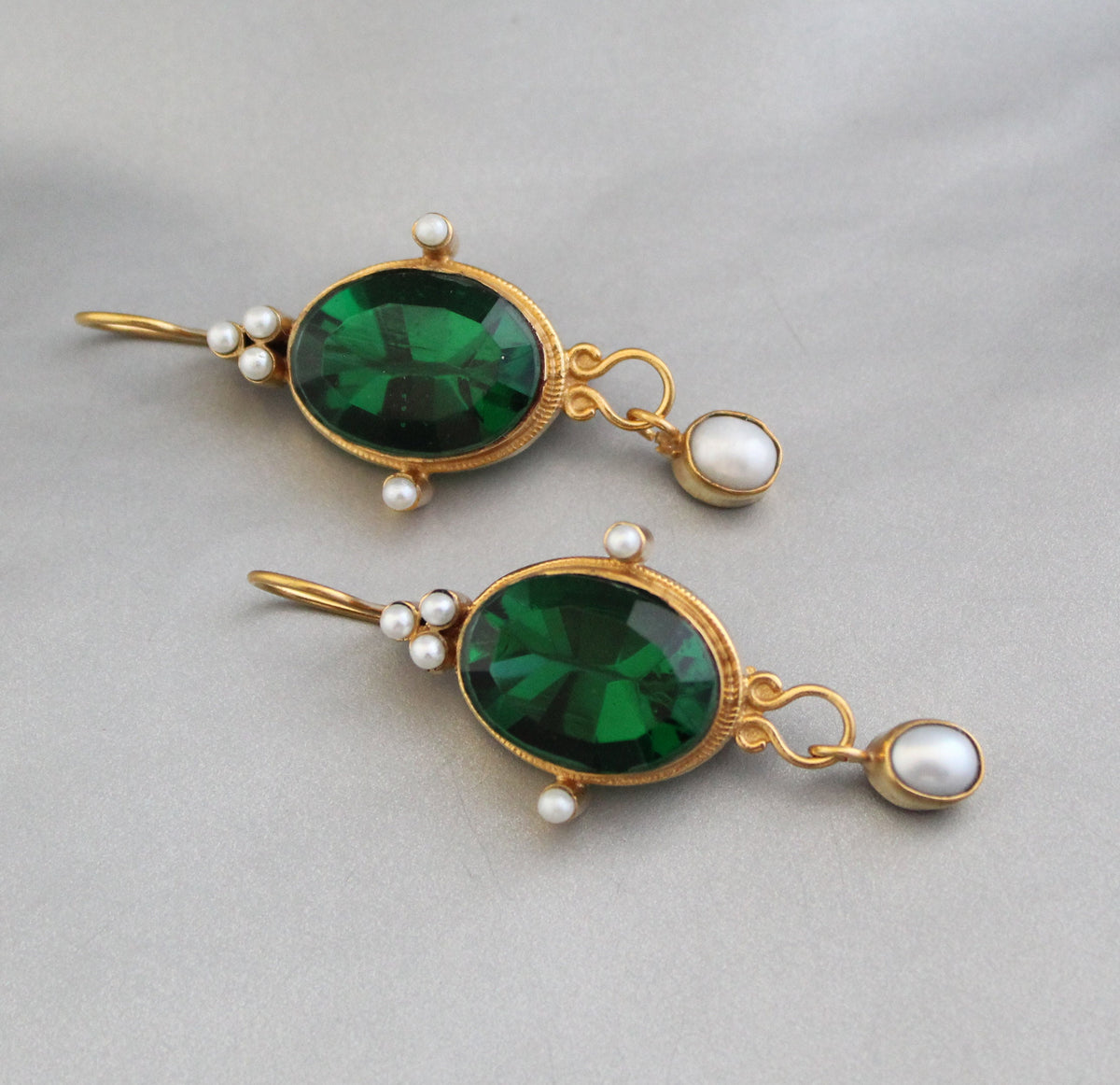Green Glass Intaglio Earrings, Edwardian Style, 18K Gold, photo 9