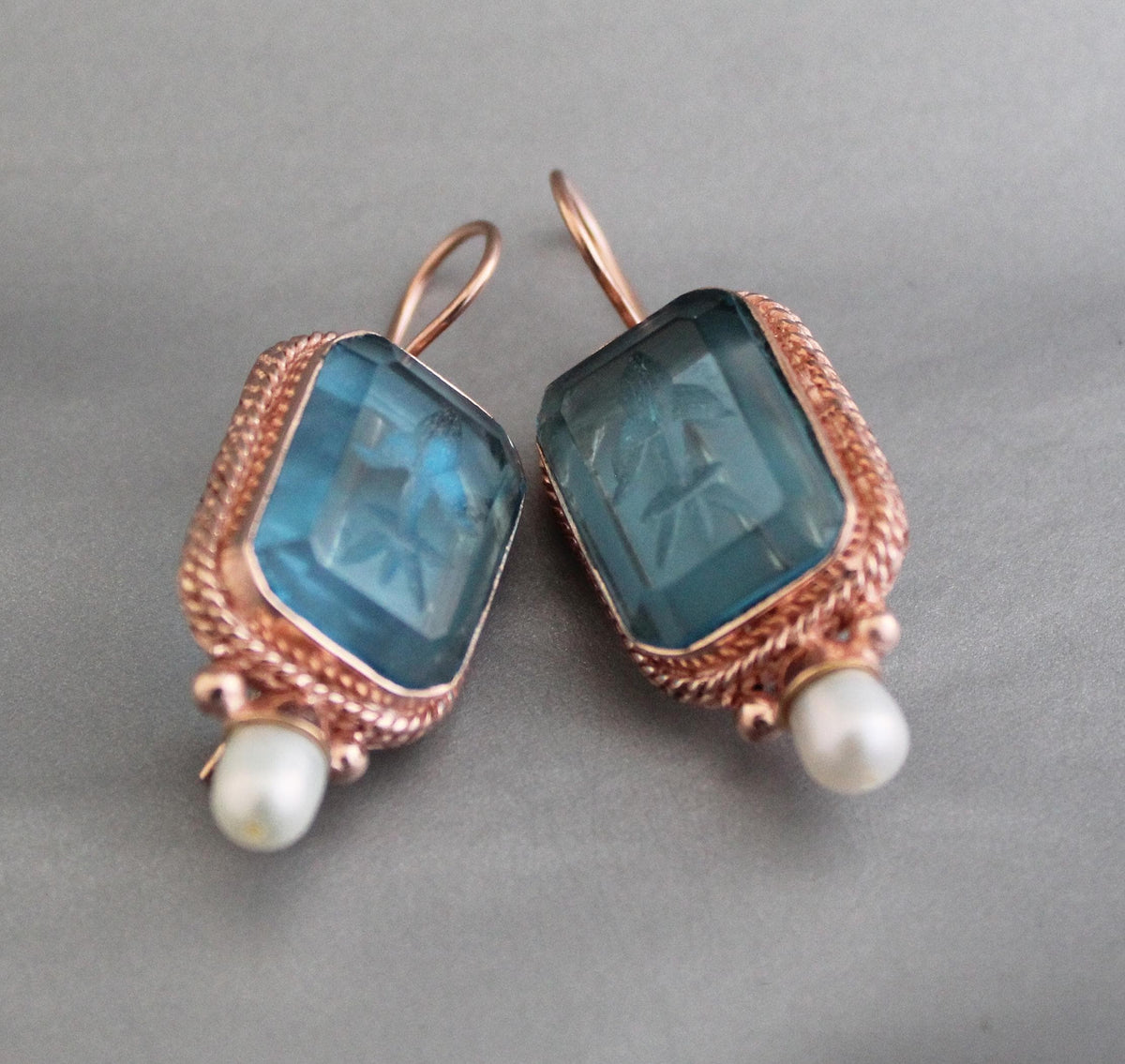 Fleur-de-lis Intaglio Earrings, Bridal Pearls, Rose Gold, photo 7