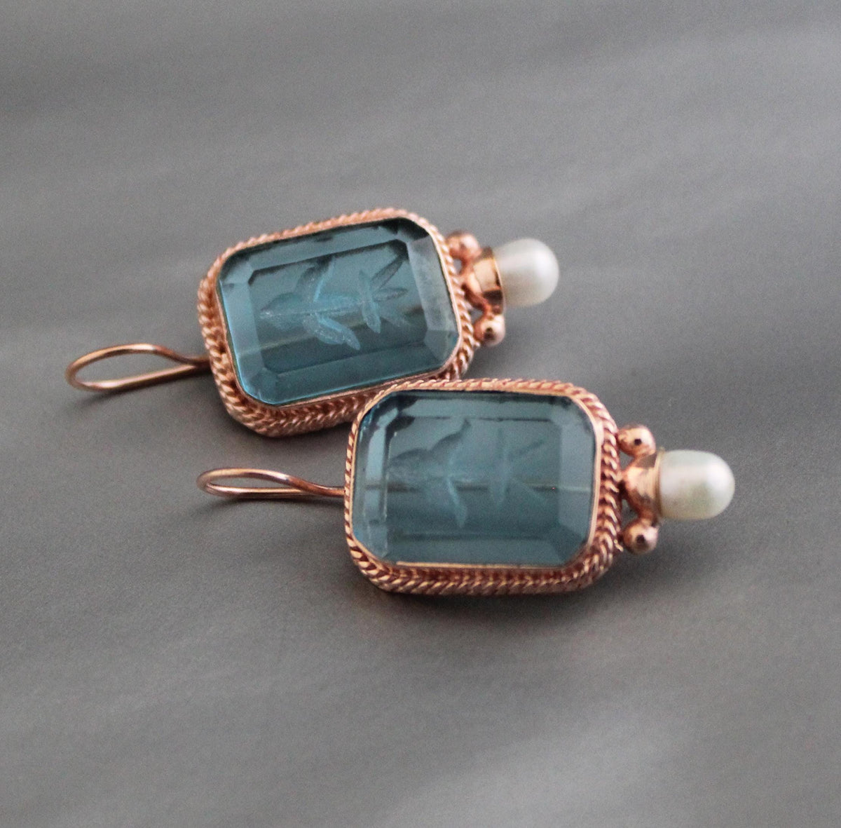 Fleur-de-lis Intaglio Earrings, Bridal Pearls, Rose Gold, photo 6