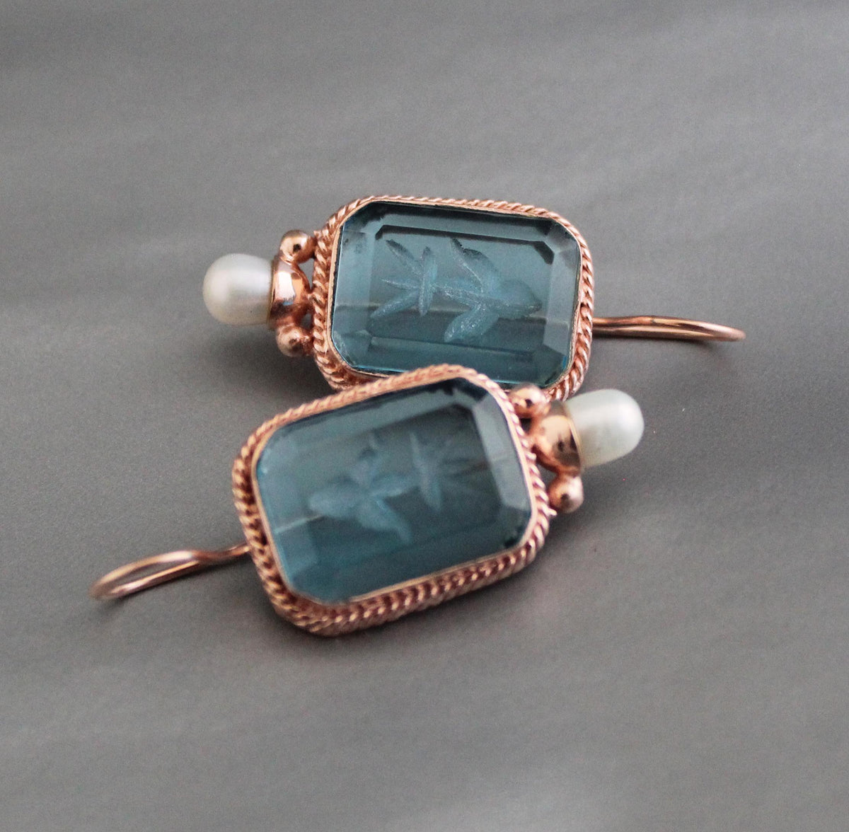Fleur-de-lis Intaglio Earrings, Bridal Pearls, Rose Gold, photo 4