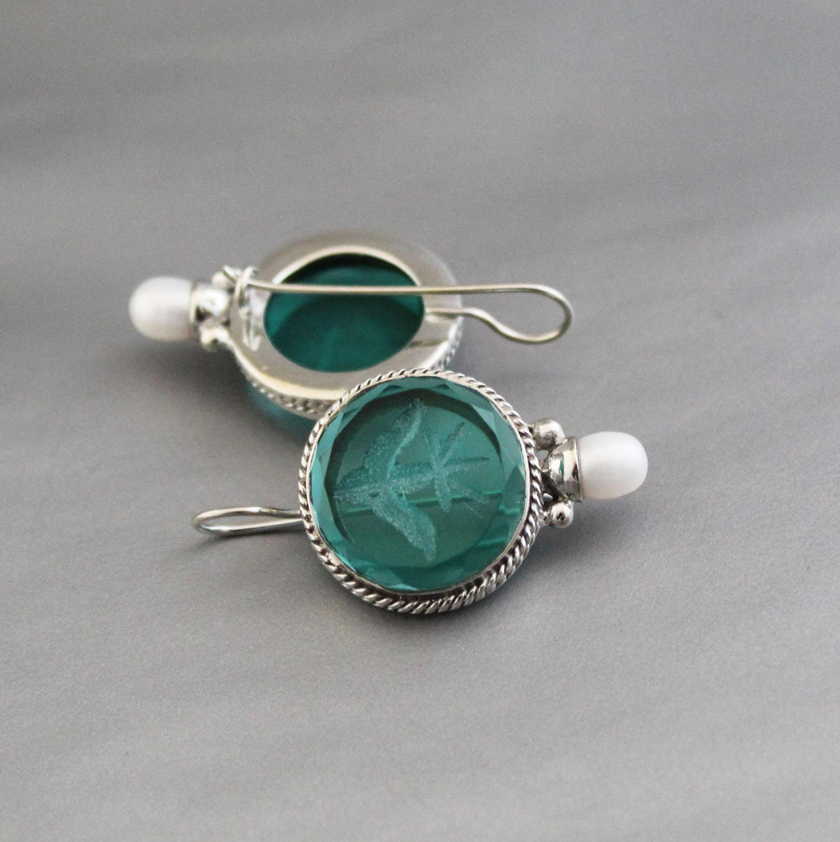 Green Fleur-de-lis Intaglio Earrings, 1920s Art Deco Pearls, photo 2