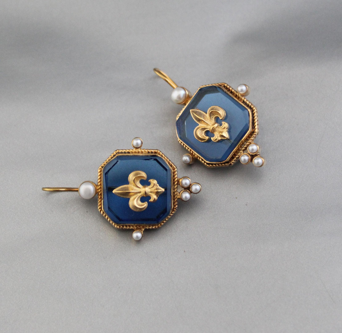 Blue Fleur-de-lis Intaglio Earrings, Victorian Style, Gold Plated, photo 6