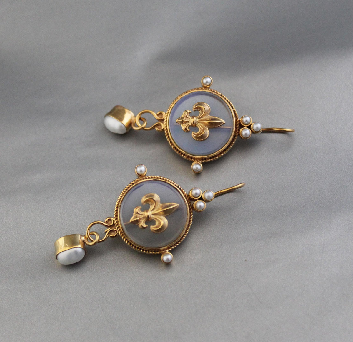 Fleur-de-lis Intaglio Earrings, Victorian Bridal Style, Gold Plated, photo 2