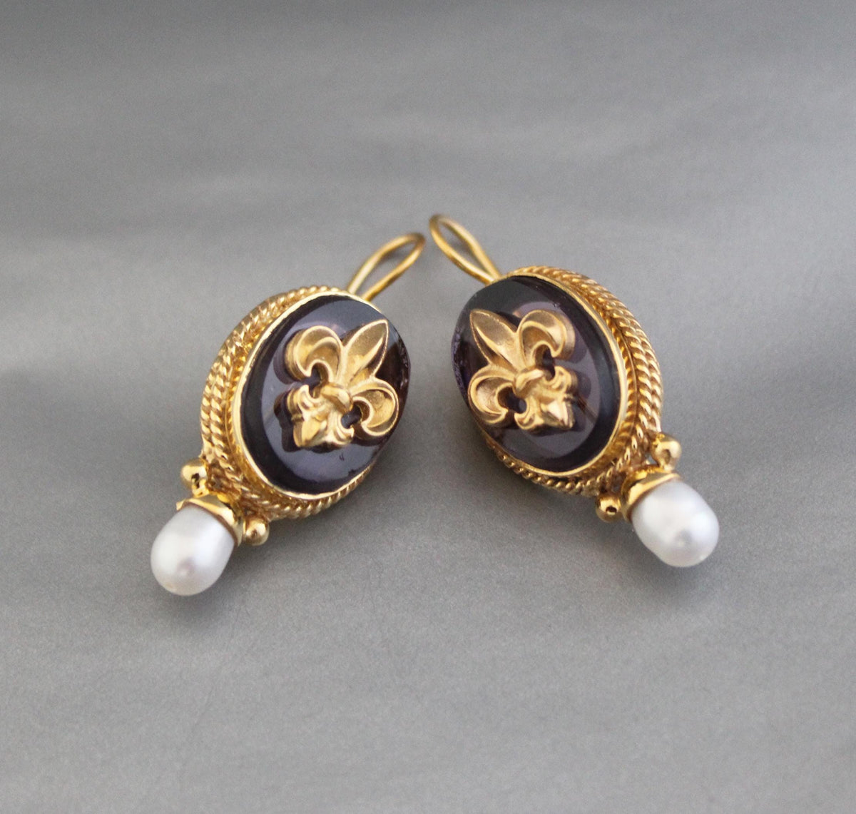 Fleur-de-lis Intaglio Earrings, Victorian Pearl Accent, Gold Plated, photo 7