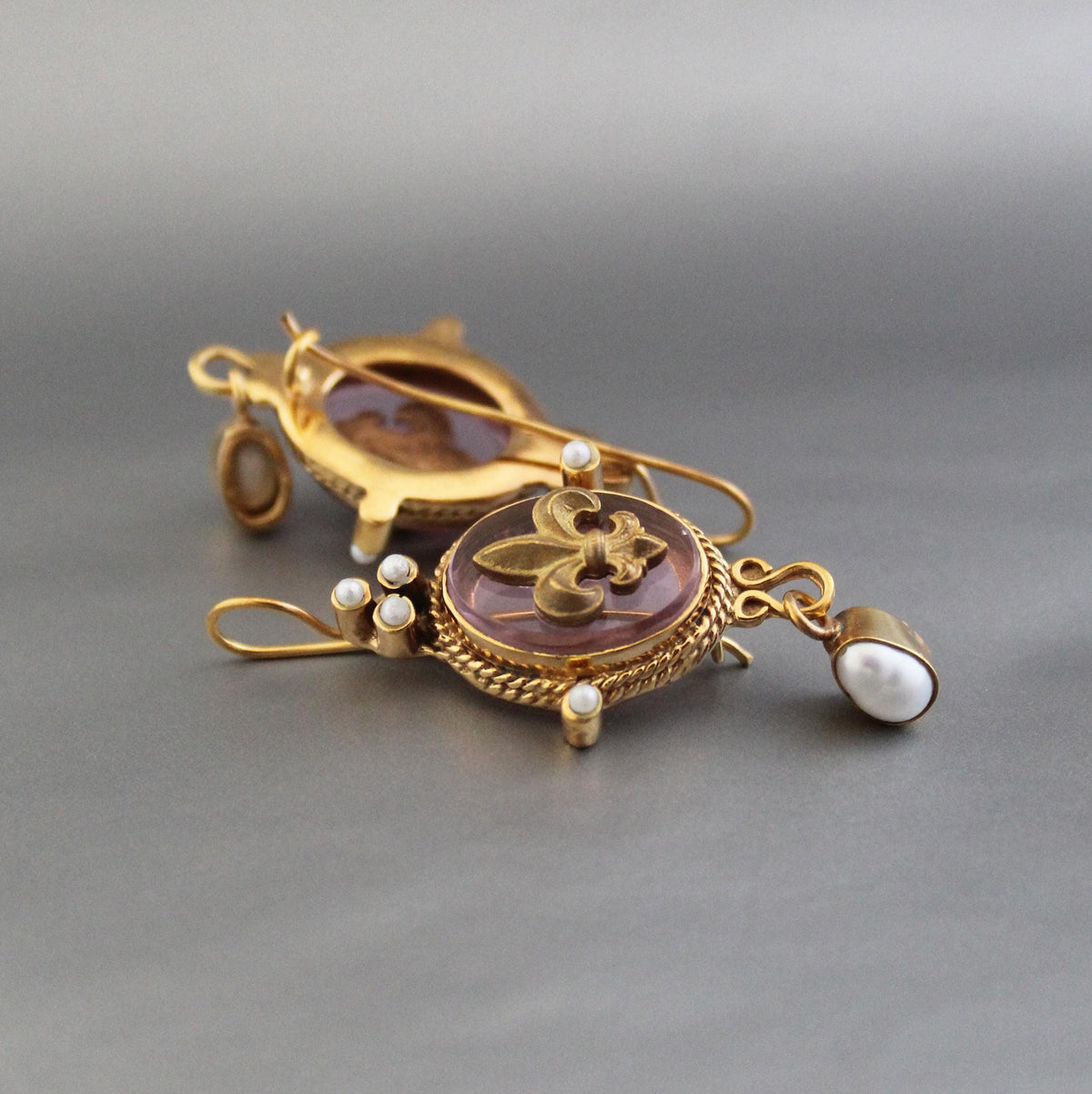 Fleur-de-lis Intaglio Glass Earrings, Victorian Art Deco Style, Gold Plated, photo 9