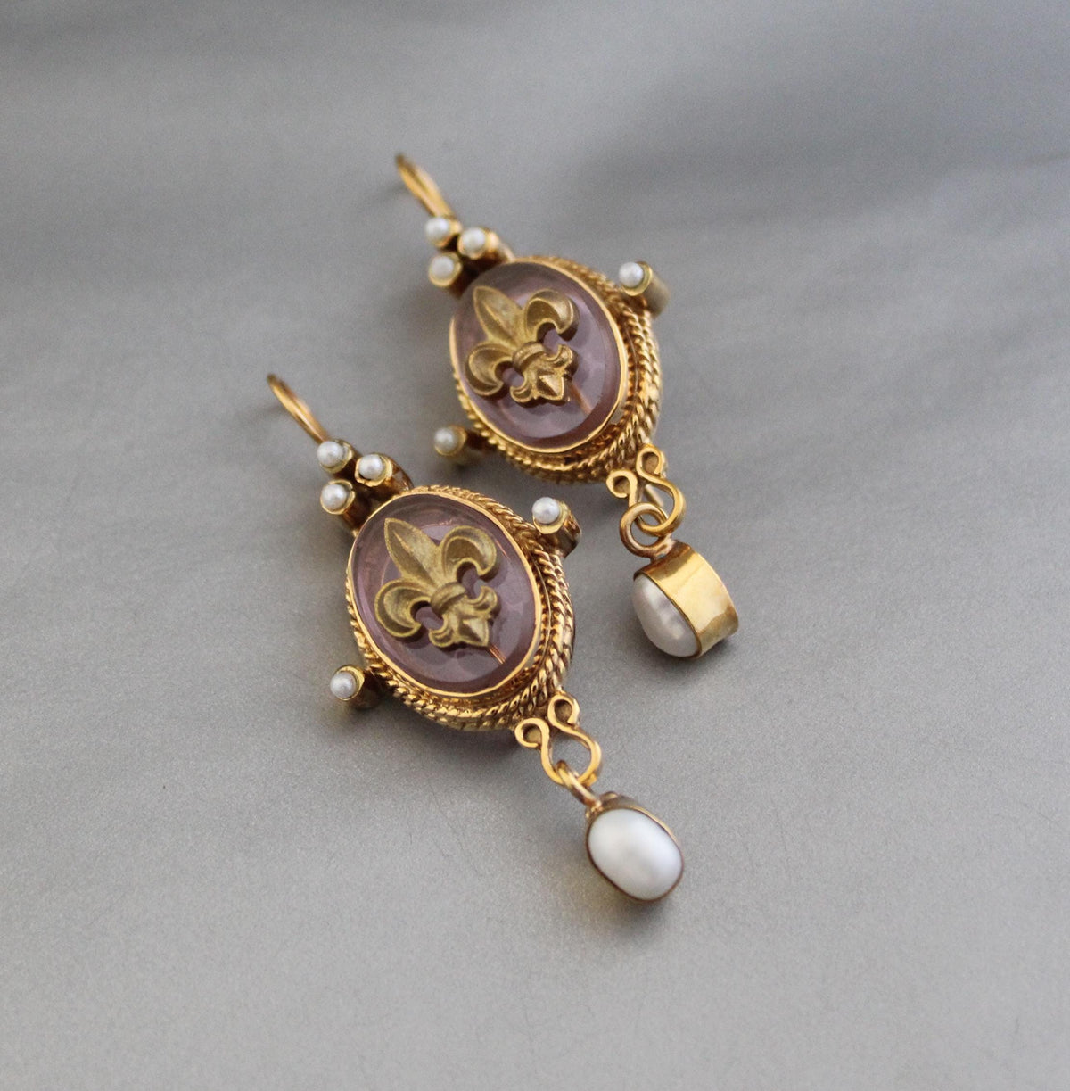 Fleur-de-lis Intaglio Glass Earrings, Victorian Art Deco Style, Gold Plated, photo 10