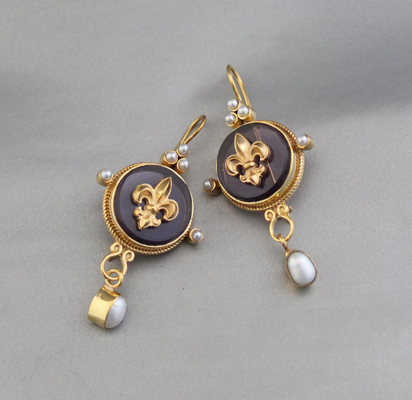 Fleur-de-lis Intaglio Glass Earrings, Victorian Style, Gold Plated