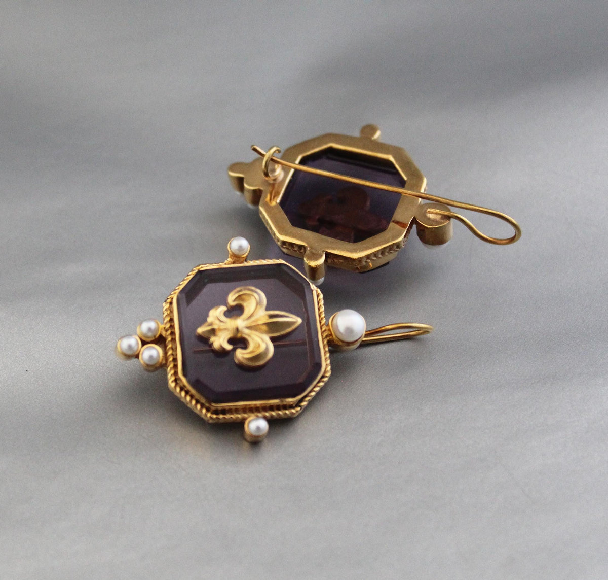 Purple Fleur-de-lis Intaglio Earrings, Victorian Art Deco Style, Gold Plated, photo 5
