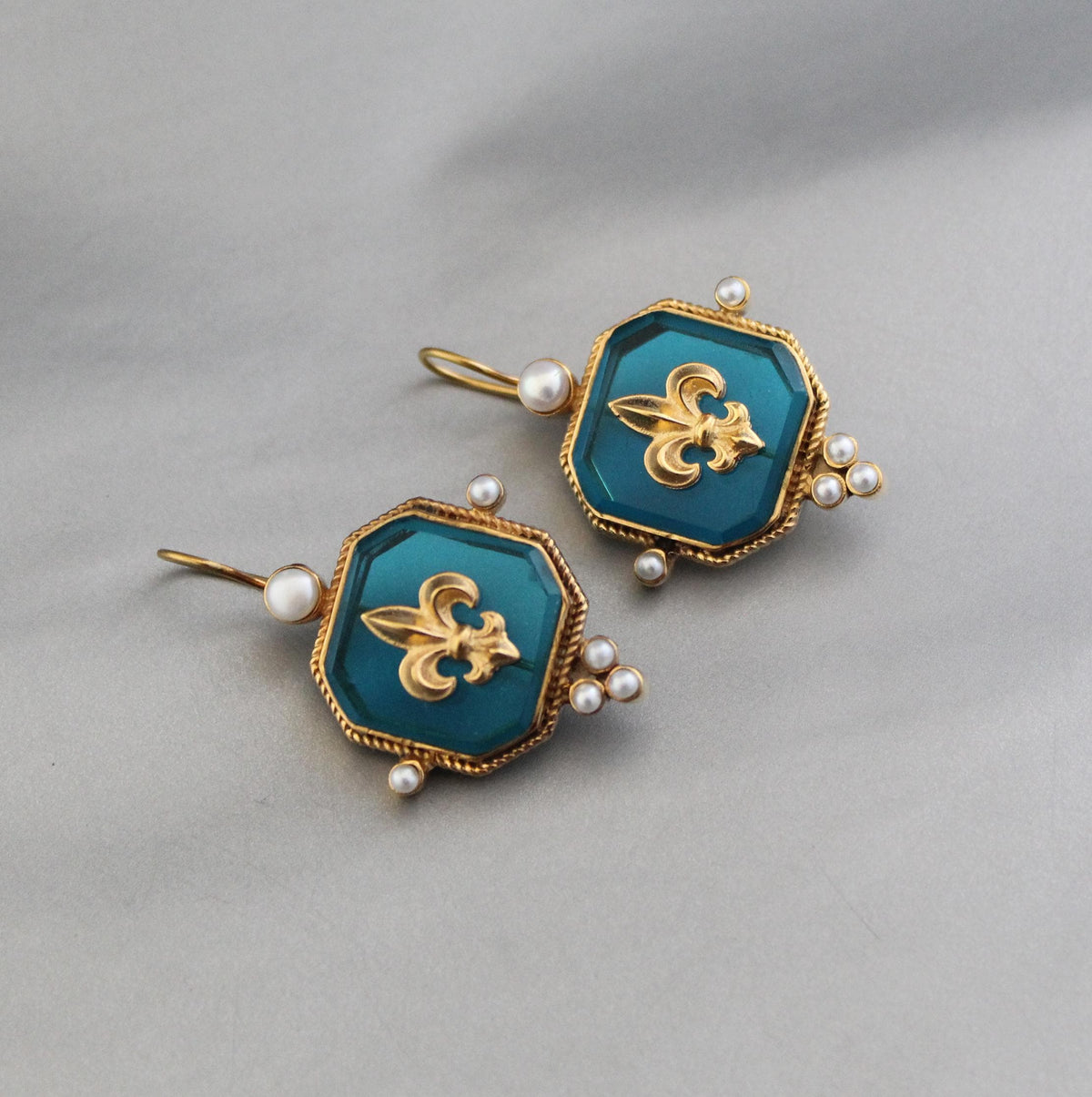 Turquoise Blue Fleur-de-lis Intaglio Earrings, Victorian Style, Gold Plated, photo 5