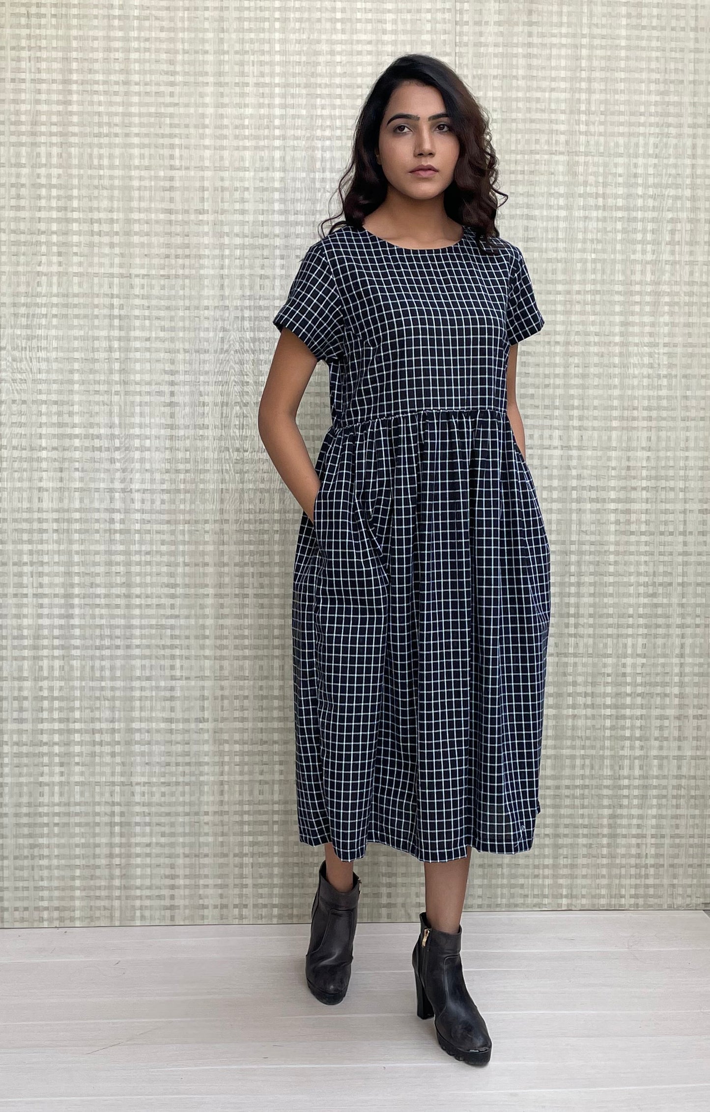 Checkered Short Sleeves Boat Neck Line Smock Linen Dress