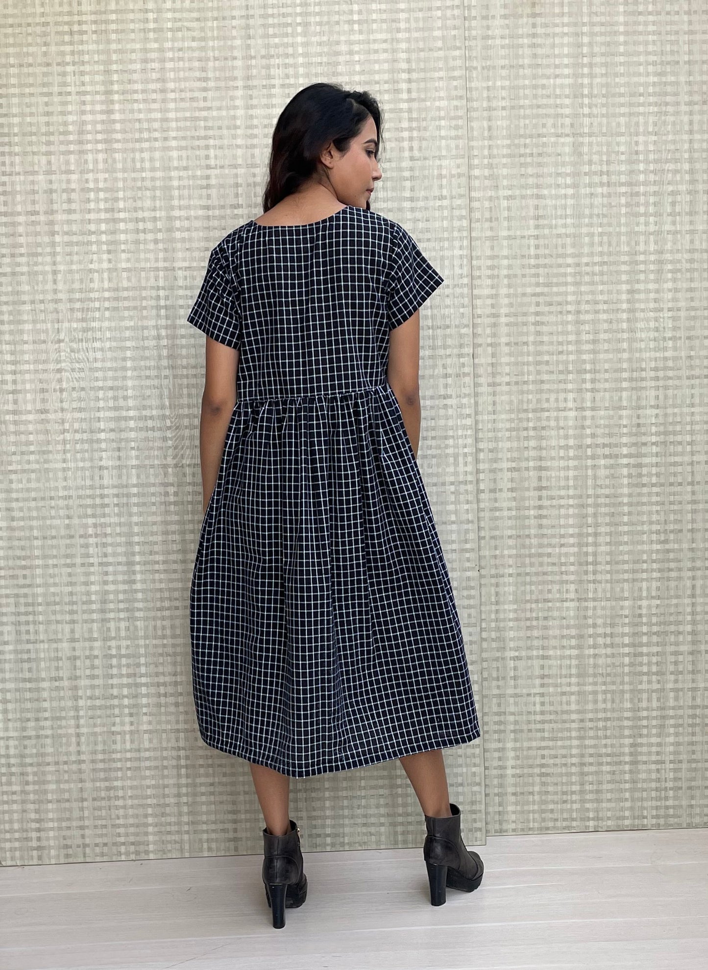 Checkered Short Sleeves Boat Neck Line Smock Linen Dress