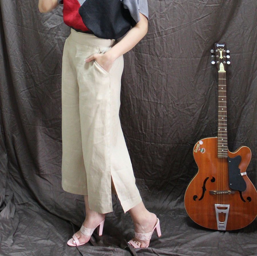 Beige Wide Leg Linen Culottes: side view of Ivory Beige wide leg linen culottes with heels