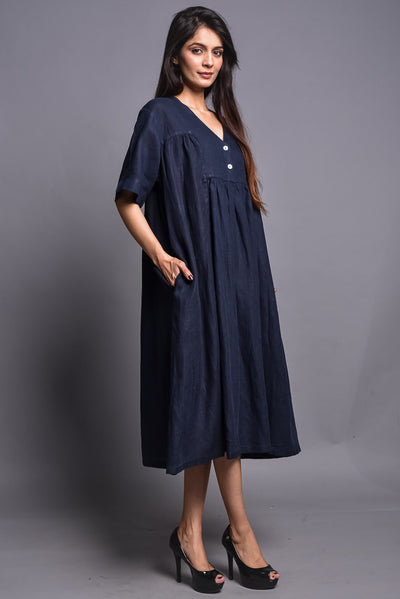 Blue Loose Fit Linen Tunic Dress: woman in Navy Blue tunic dress, side view with pocket