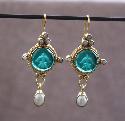 Small Green Intaglio Crystal Earrings, 1940s Cameo Style, 18K Gold, photo 6