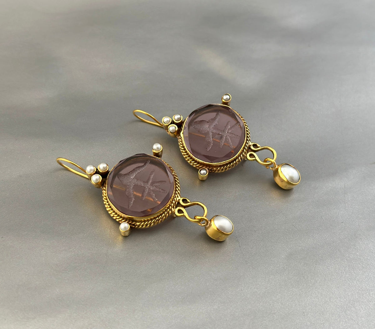 Purple Fleur-de-lis Intaglio Earrings, Gold and Pearl, photo 4