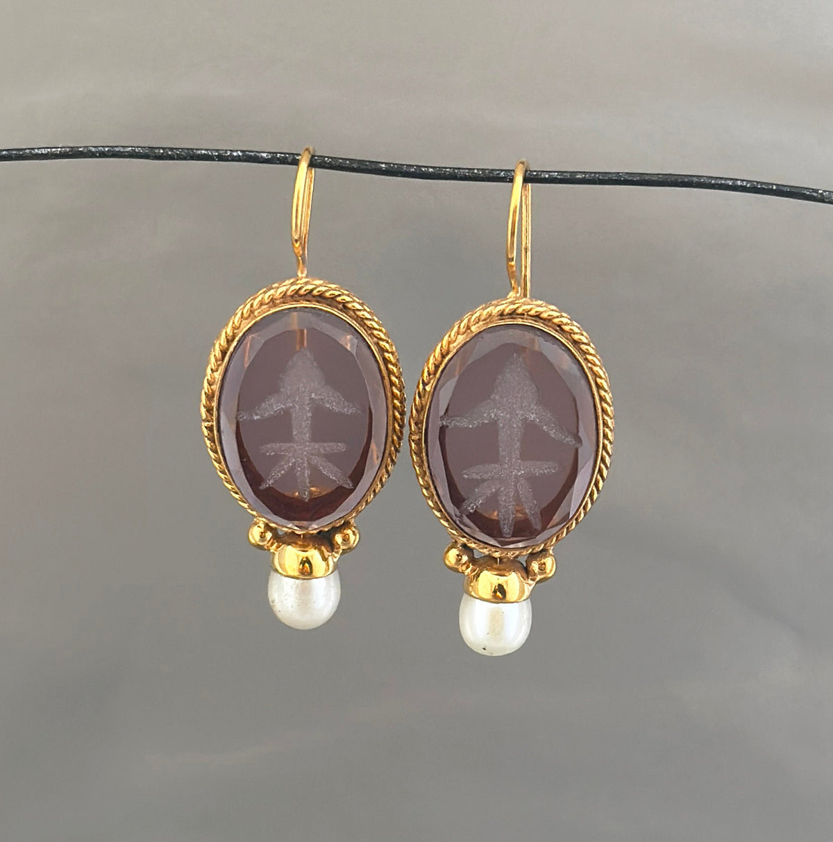 Intaglio Bridal Drop Earrings, Gold and Pearl, photo 5
