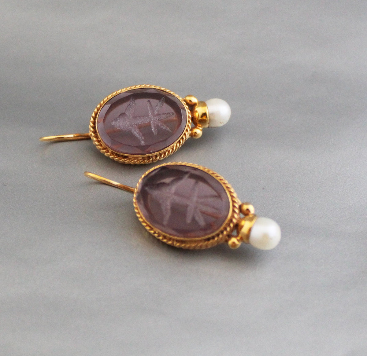Intaglio Bridal Drop Earrings, Gold and Pearl, photo 4