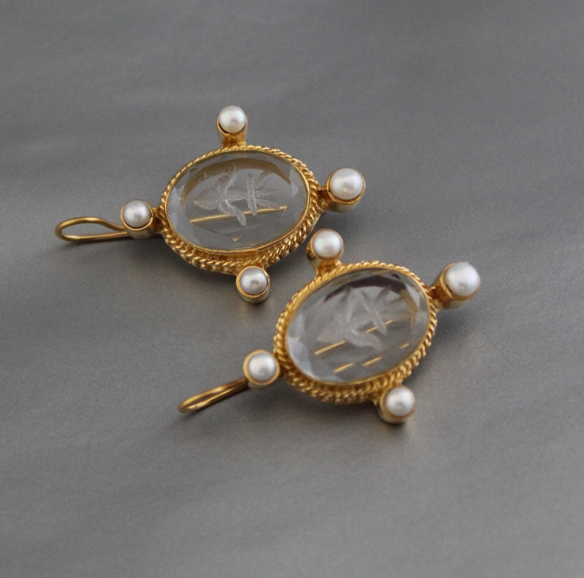 Clear Fleur-de-lis Intaglio Earrings, Carved Glass Pearl Drops, Gold Plated, photo 7