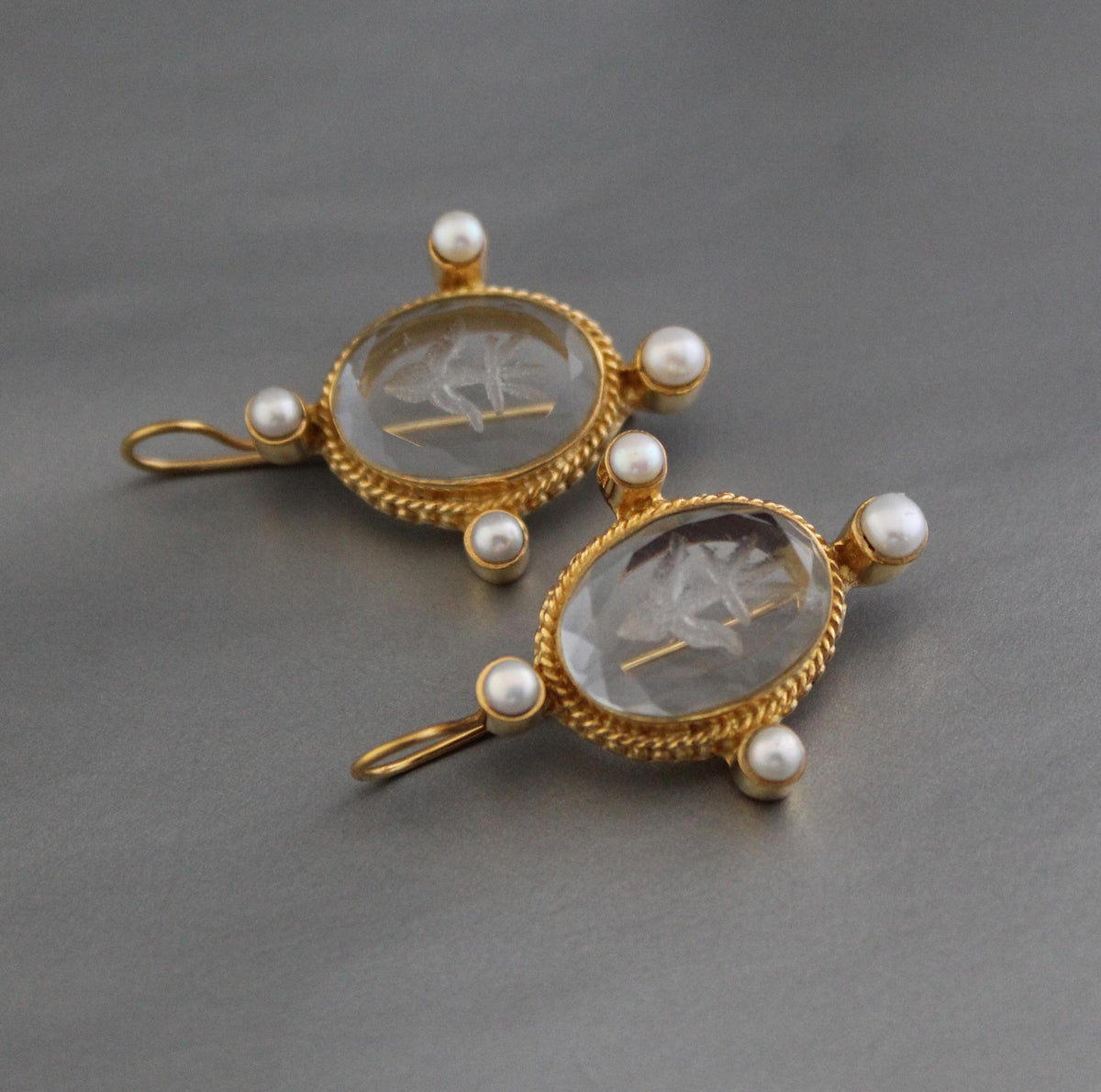 Clear Fleur-de-lis Intaglio Earrings, Carved Glass Pearl Drops, Gold Plated, photo 8