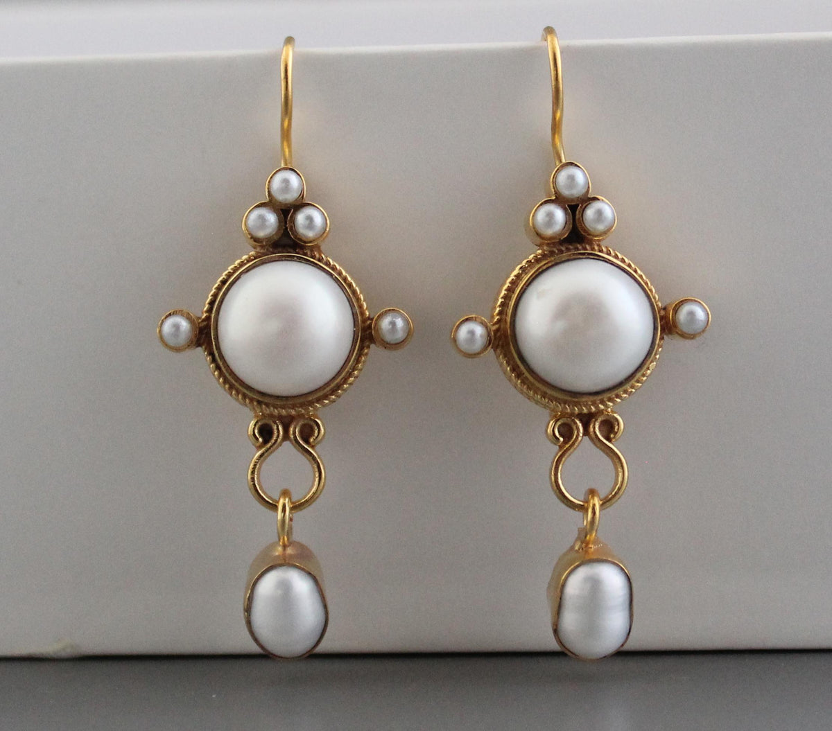 Intaglio Pearl Earrings, 1920s Vintage Style, Gold, photo 5