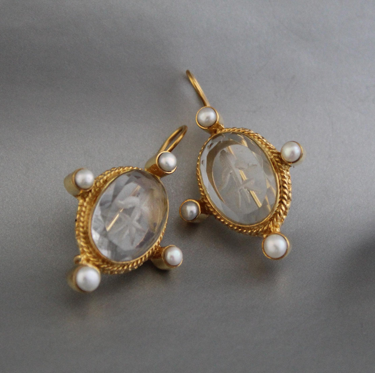 Clear Fleur-de-lis Intaglio Earrings, Carved Glass Pearl Drops, Gold Plated, photo 9