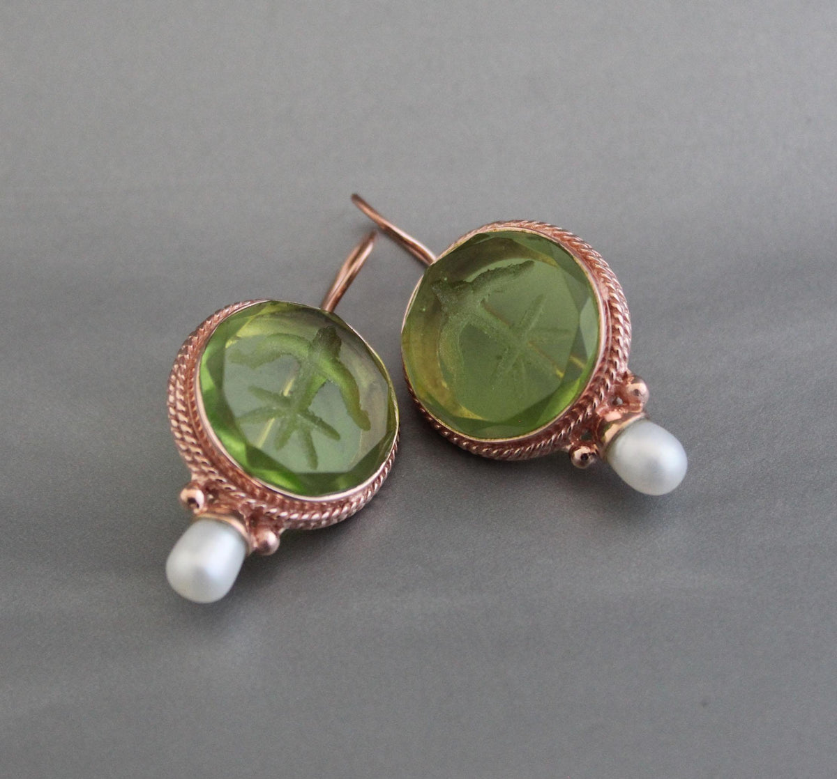 Green Fleur-de-lis Intaglio Earrings, Vintage Pearls, Rose Gold, photo 8