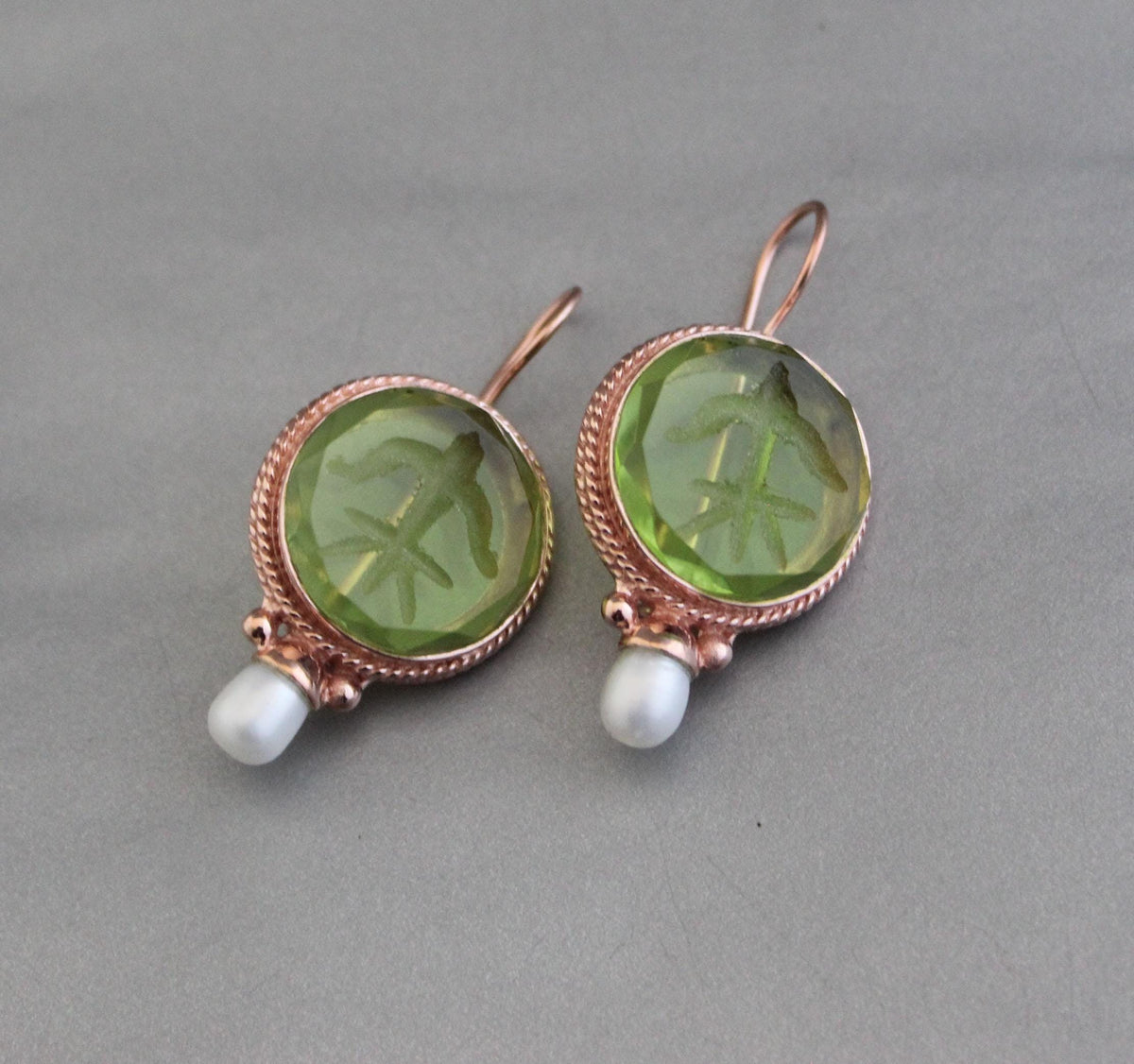 Green Fleur-de-lis Intaglio Earrings, Vintage Pearls, Rose Gold, photo 9
