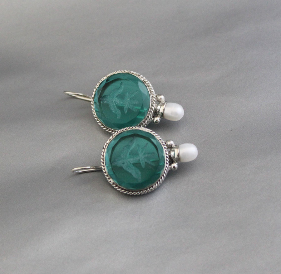 Green Fleur-de-lis Intaglio Earrings, 1920s Art Deco Pearls, photo 7