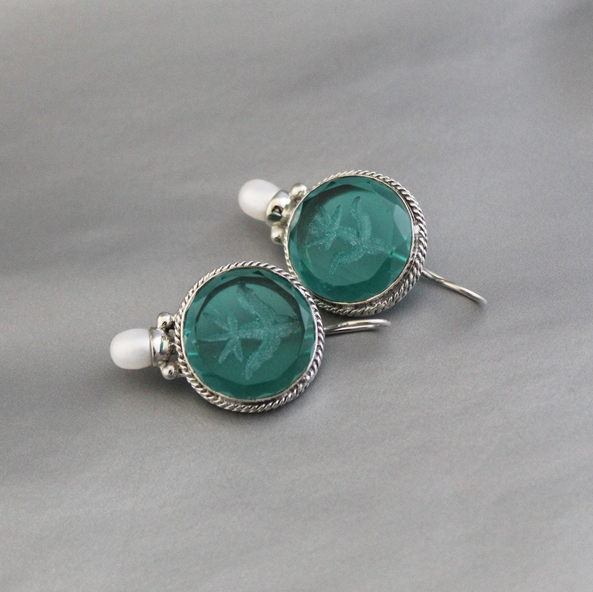 Green Fleur-de-lis Intaglio Earrings, 1920s Art Deco Pearls, photo 6