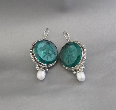 Green Fleur-de-lis Intaglio Earrings, 1920s Art Deco Pearls, photo 9