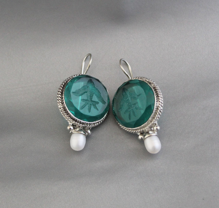 Green Fleur-de-lis Intaglio Earrings, 1920s Art Deco Pearls, photo 9