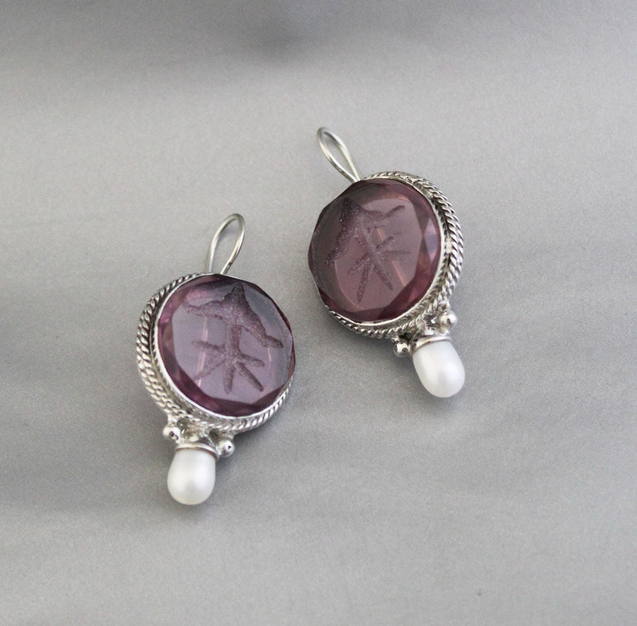 Purple Fleur-de-lis Intaglio Earrings, Bridal Pearls, Gold, photo 8