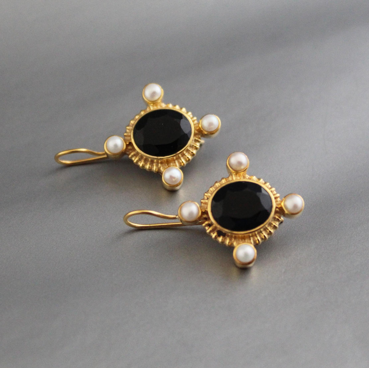 Black Onyx Intaglio Earrings, Vintage Gold and Pearl, photo 6