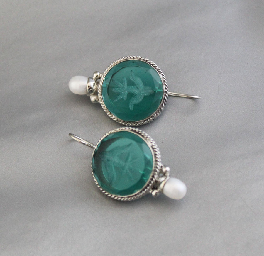 Green Fleur-de-lis Intaglio Earrings, 1920s Art Deco Pearls, photo 4