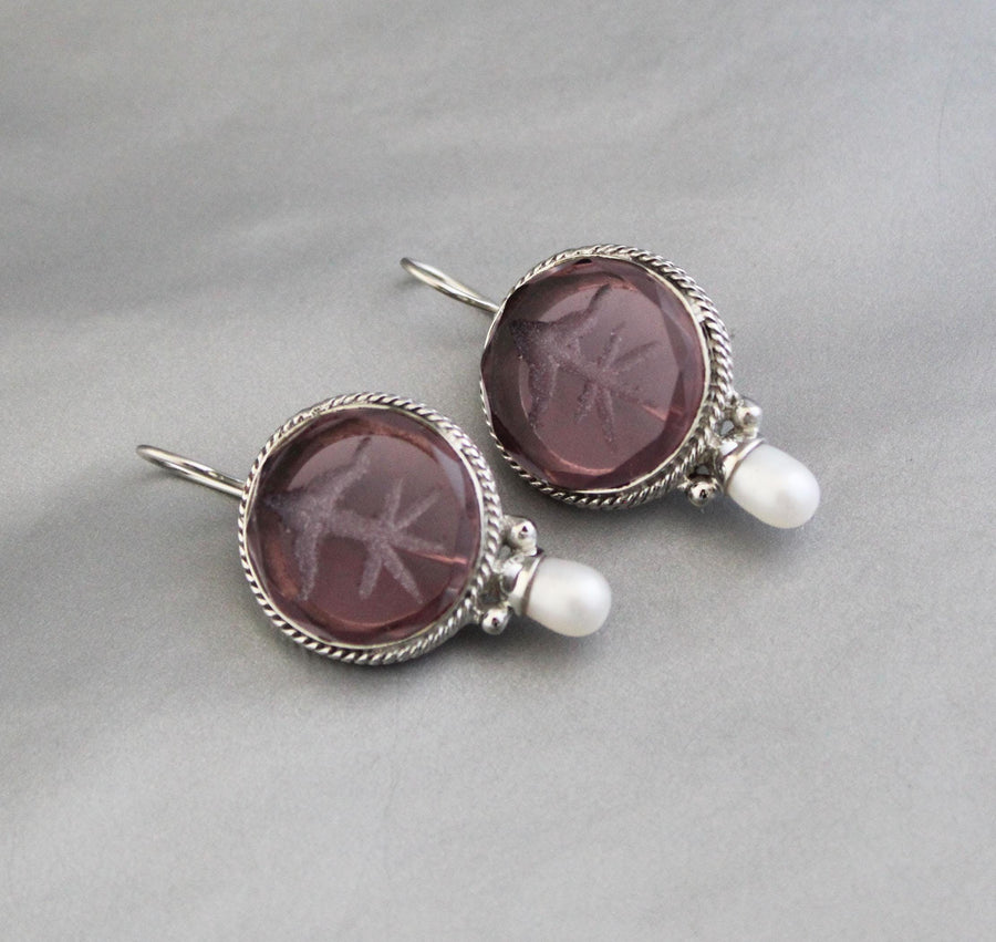 Purple Fleur-de-lis Intaglio Earrings, Bridal Pearls, Gold, photo 7