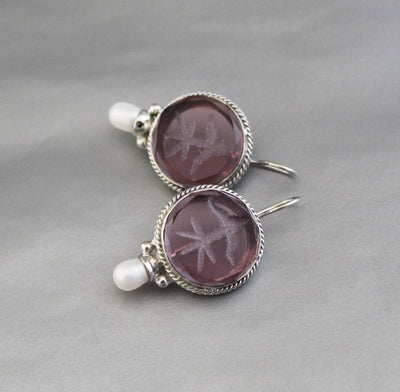 Purple Fleur-de-lis Intaglio Earrings, Bridal Pearls, Gold, photo 9