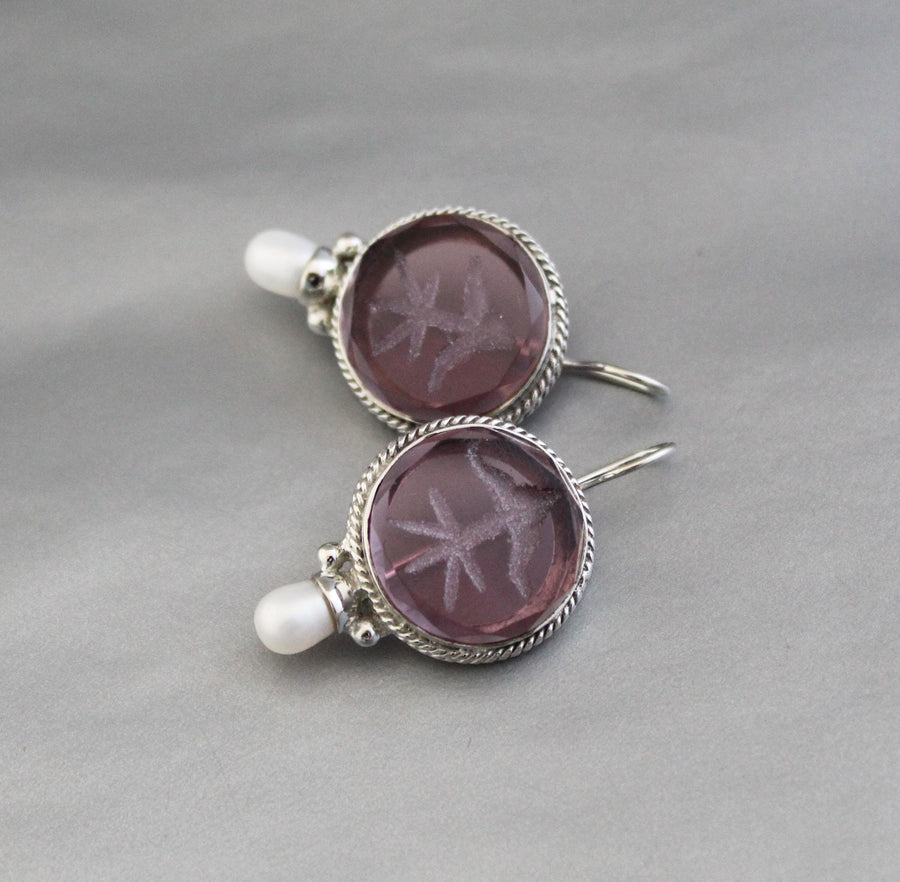 Purple Fleur-de-lis Intaglio Earrings, Bridal Pearls, Gold, photo 9
