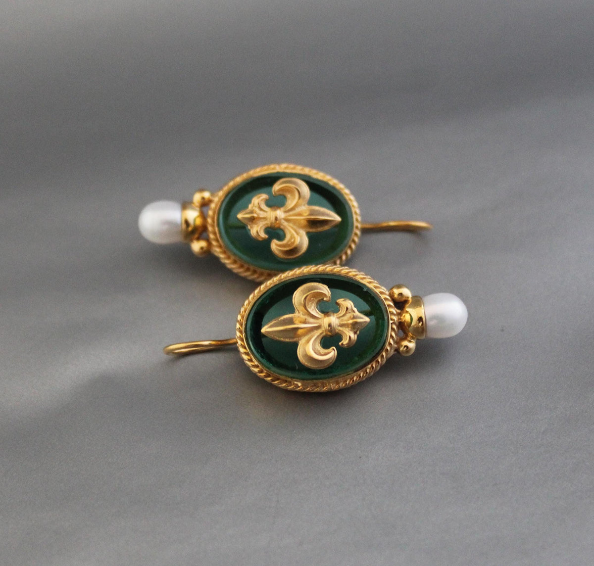 Fleur-de-lis Intaglio Earrings, Victorian Art Deco Pearl, Gold Plated, photo 9