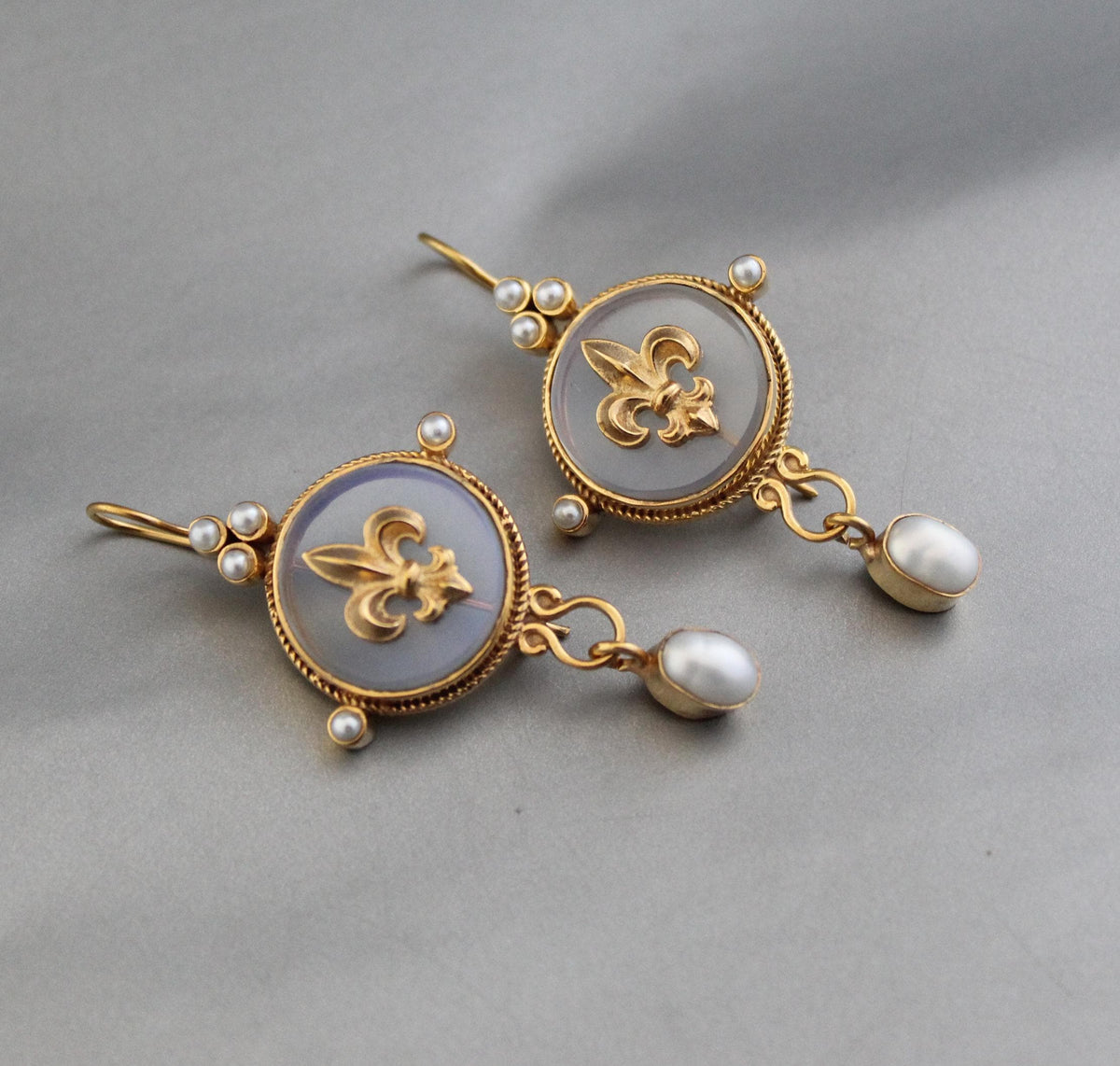 Fleur-de-lis Intaglio Earrings, Victorian Bridal Style, Gold Plated, photo 5