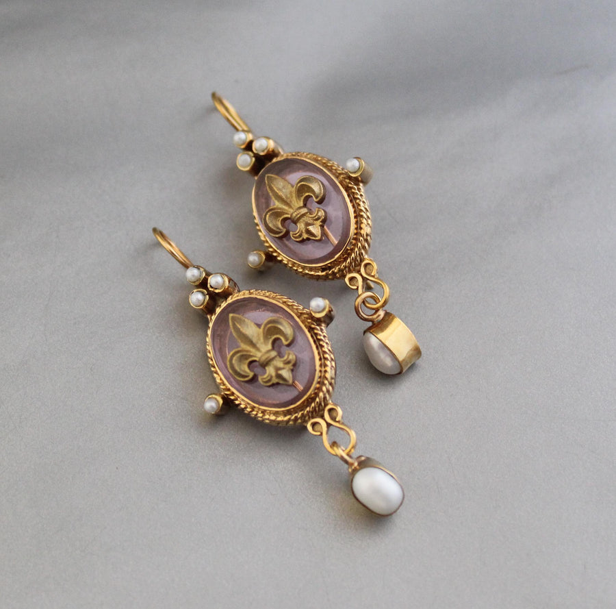 Fleur-de-lis Intaglio Glass Earrings, Victorian Art Deco Style, Gold Plated, photo 2