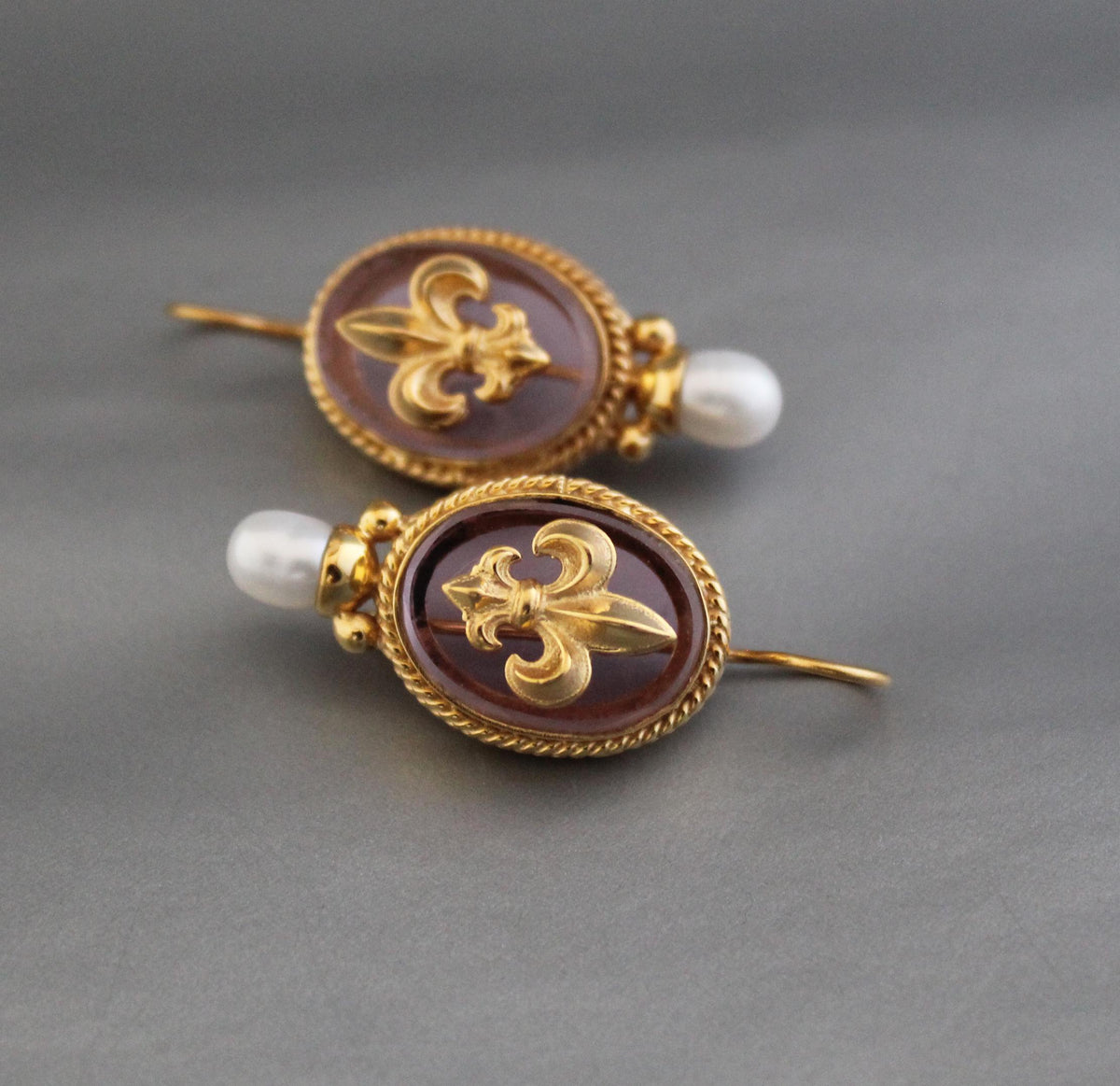 Intaglio Glass Earrings, Victorian Style with Pearls, Gold Plated, photo 2