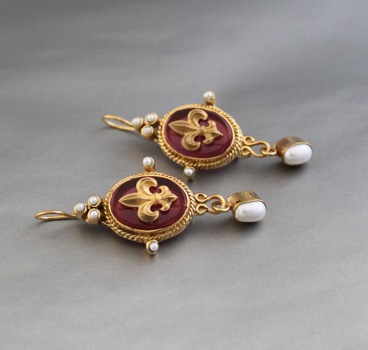 Red Fleur-de-lis Intaglio Earrings, Antique Victorian Bridal Gold, photo 5
