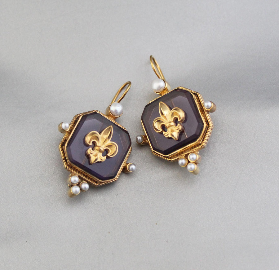 Purple Fleur-de-lis Intaglio Earrings, Victorian Art Deco Style, Gold Plated, photo 2