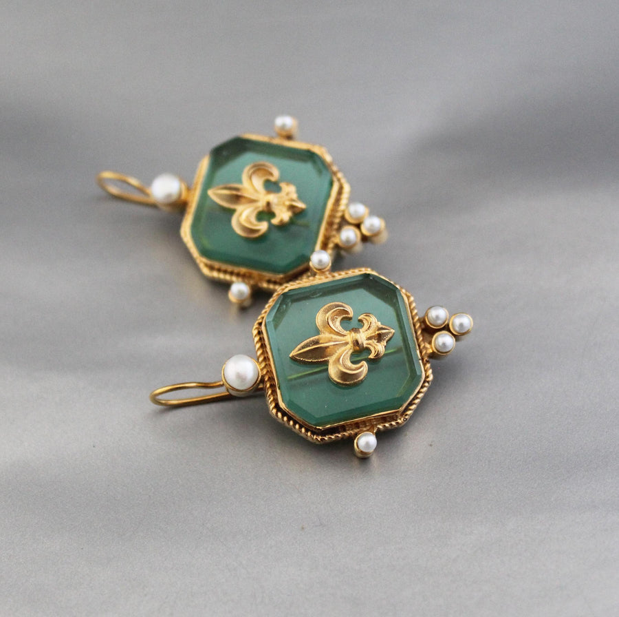 Green Fleur-de-lis Intaglio Earrings, Victorian Style, Gold Plated, photo 5