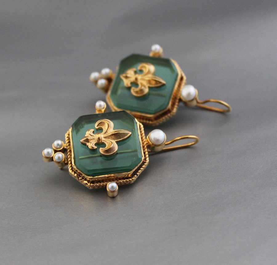 Green Fleur-de-lis Intaglio Earrings, Victorian Style, Gold Plated, photo 6