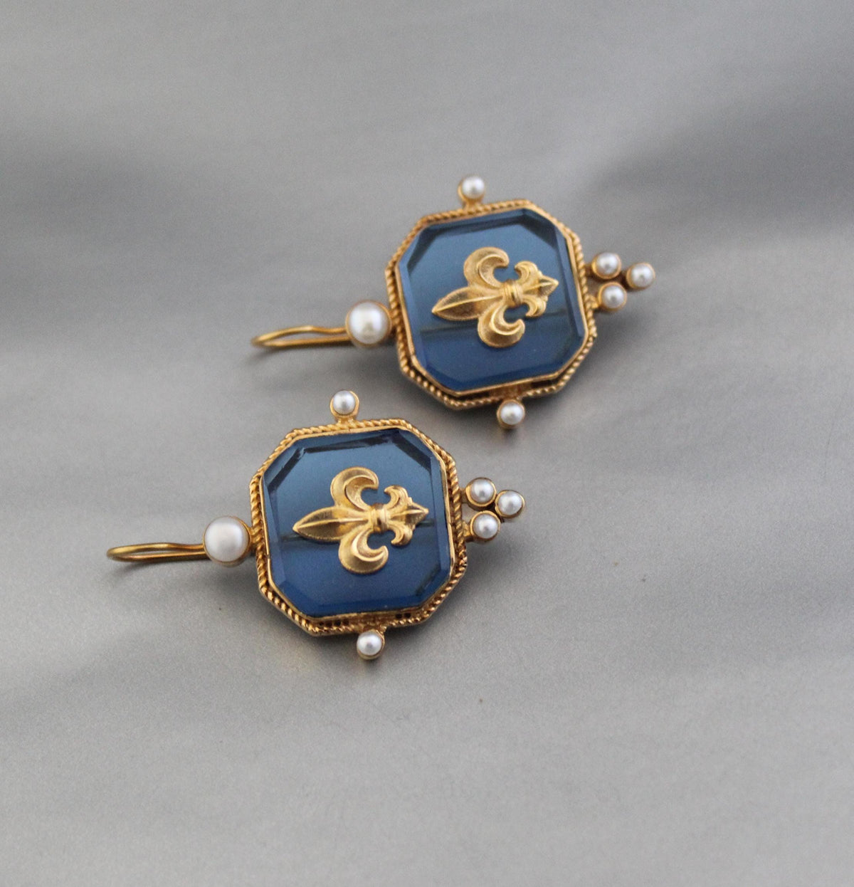 Blue Fleur-de-lis Intaglio Earrings, Victorian Style, Gold Plated, photo 9