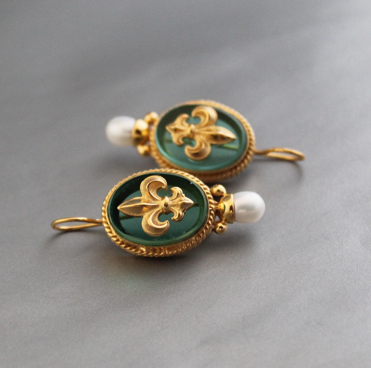 Fleur-de-lis Intaglio Earrings, Victorian Art Deco Pearl, Gold Plated, photo 5